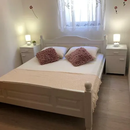 Appartement Vrdoljak Pag Town